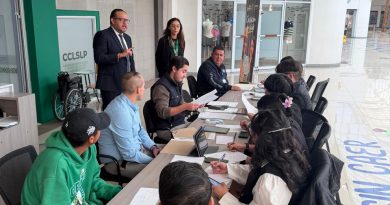 ESTUDIANTES DE DERECHO BRINDAN ORIENTACIÓN LABORAL