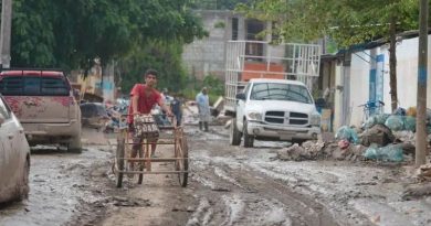 DAMNIFICADOS PIDEN AYUDA A TRES SEMANAS DE INUNDACIONES EN VERACRUZ