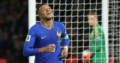 FRANCIA CLASIFICA AL MUNDIAL; ITALIA SIGUE EN ZONA DE REPESCA