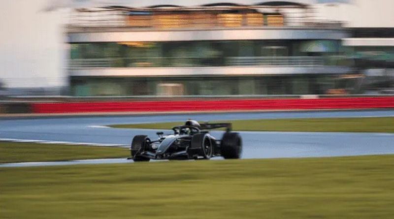 CHECO PÉREZ DEBUTA CON CADILLAC EN EL CIRCUITO DE SILVERSTONE