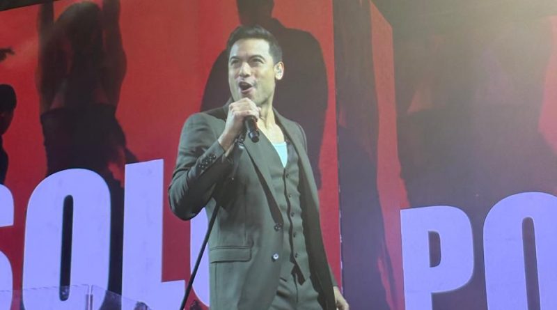 CARLOS RIVERA TRIUNFA EN ARENA POTOSÍ