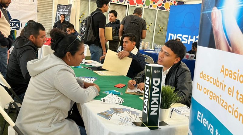 TODO UN ÉXITO LA FERIA “EMPLÉATE SIN LÍMITES PARQUE 3 NACIONES”