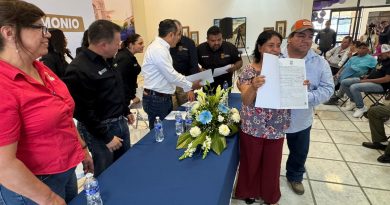 RICARDO GALLARDO CUMPLE A MATEHUALA CON ENTREGA DE ESCRITURAS