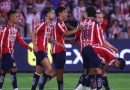 CHIVAS VENCE AL ATLAS Y SE QUEDA CON EL CLÁSICO EN LOS ÁNGELES