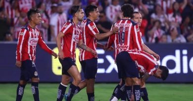 CHIVAS VENCE AL ATLAS Y SE QUEDA CON EL CLÁSICO EN LOS ÁNGELES