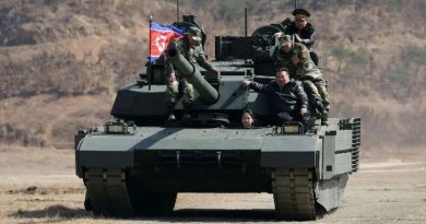 COREA DEL NORTE: HIJA ADOLESCENTE DE KIM JONG UN CONDUCE TANQUE DE GUERRA DURANTE SIMULACRO