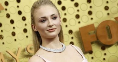 EL RODAJE DE TOMB RAIDER SE DETIENE TRAS LESIÓN DE ESPALDA DE SOPHIE TURNER