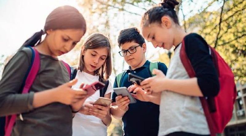 MÉXICO REGULARÍA EL USO DE MÓVILES PARA NIÑOS Y JÓVENES EN LAS ESCUELAS