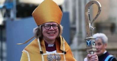 SARAH MULLALLY ES LA PRIMERA MUJER ARZOBISPA ENTRONIZADA EN CANTERBURY