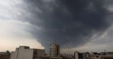 TEHERÁN AMANECE ENVUELTA EN NUBES TÓXICAS TRAS ATAQUE ISRAELÍ A INSTALACIONES PETROLERAS