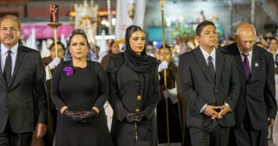 RICARDO GALLARDO HONRA LA MÁXIMA TRADICIÓN POTOSINA: LA PROCESIÓN DEL SILENCIO