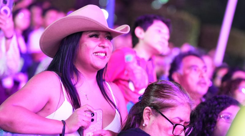 🎉✨ Soledad enciende la fiesta: así arrancó la FENAE 2026