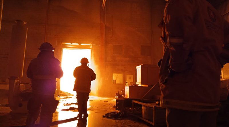 CONTROL TOTAL DE INCENDIO EN ZONA INDUSTRIAL