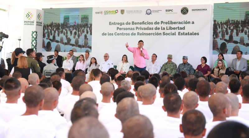 RICARDO GALLARDO ENTREGA PRELIBERACIONES EN EL CENTRO DE REINSERCIÓN SOCIAL “LA PILA”