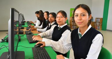 ESTADO LLEVA EQUIPOS DE CÓMPUTO A ESTUDIANTES DE VENADO