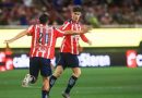 CHIVAS LE ROBA EL TRIUNFO A PUMAS CON LA ‘HORMIGA’ COMO FIGURA