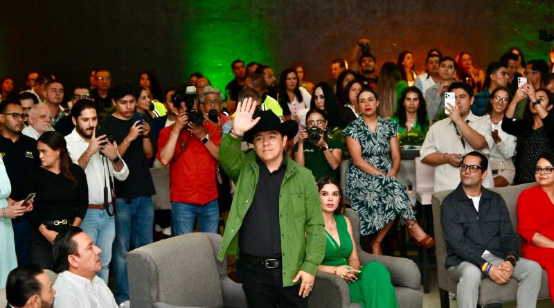 RICARDO GALLARDO ANUNCIA A KATY PERRY EN FENAPO 2026