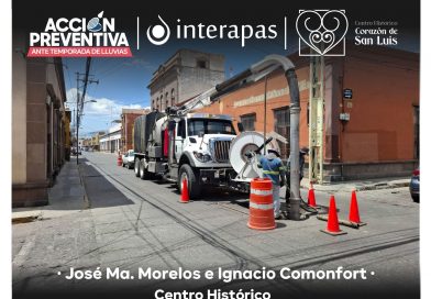 INTERAPAS realiza limpieza preventiva en Mariano Abasolo del Centro Histórico