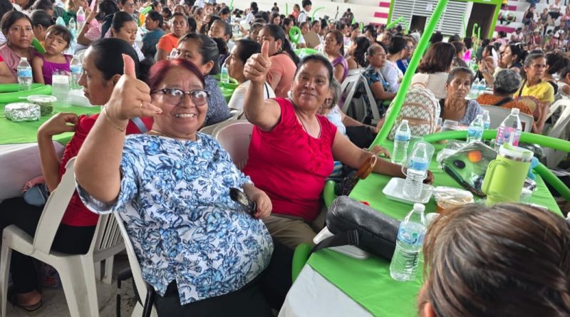 GOBIERNO DEL ESTADO CELEBRA A MADRES EN LA HUASTECA POTOSINA
