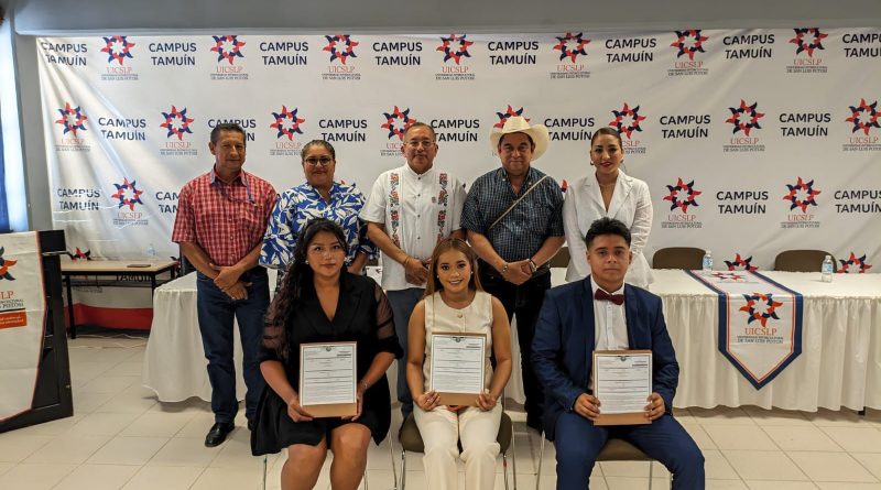 ESTUDIANTES DE LA UNIVERSIDAD INTERCULTURAL SON BENEFICIADOS CON PROGRAMA DE TITULACIÓN GRATUITA
