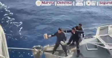 ASEGURAN PAQUETES DE COCAÍNA FLOTANDO EN EL MAR FRENTE A OAXACA