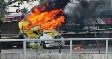 CONFIRMAN 2 AGRESORES ABATIDOS Y UN ESTADOUNIDENSE DETENIDO TRAS BLOQUEOS EN COLIMA