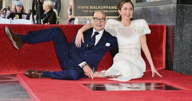 EMILY BLUNT Y STANLEY TUCCI RECIBEN ESTRELLA EN HOLLYWOOD
