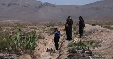 HALLAN CINCO CUERPOS APILADOS Y VESTIDOS DE MILITARES EN SINALOA
