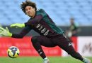 MEMO OCHOA APUNTA POR UN ÚLTIMO BAILE EN SU SEXTO MUNDIAL