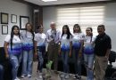 ATLETAS DEL TECNM – MATEHUALA ENTREGAN TROFEOS DE SUBCAMPEONATO AL DIRECTOR DEL PLANTELLos equipos femeniles de softbol y voleibol de playa compartieron su experiencia tras participar en el LXVIII Evento Prenacional Deportivo Región III, realizado en Saltillo, Coahuila.