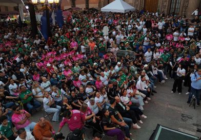 Más de 10 mil personas abarrotan Plaza del Carmen en triunfo de México