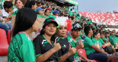 AFICIONADOS CELEBRAN TRANSMISIONES DEL MUNDIAL EN EL ESTADIO LIBERTAD FINANCIERA