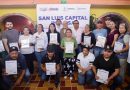 Trámites simples, negocios fuertes: Galindo entrega licencias