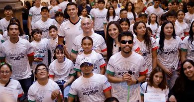 Total respaldo a deportistas destacados: Enrique Galindo les entrega becas  y soporte integral