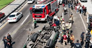 CAPTAN FUERTE CHOQUE ENTRE CAMIÓN Y MICROBÚS EN LA MÉXICO-PACHUCA