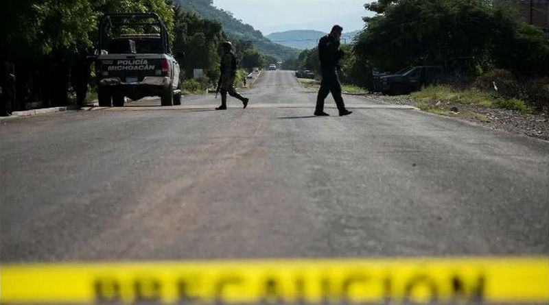 MUEREN CINCO POLICÍAS TRAS ATAQUE CON RIFLES DE ASALTO EN MICHOACÁN; HAY HERIDOS
