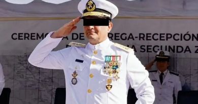 NIEGAN AMPARO AL VICEALMIRANTE MANUEL FARÍAS