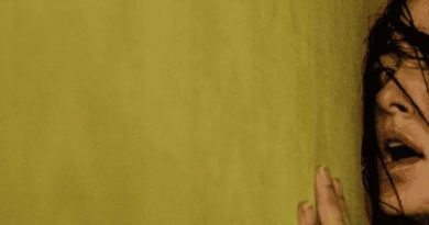RAZONES POR LAS QUE TIENES QUE VER LA CINTA «BACKROOMS»