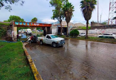 Atiende Gobierno de la Capital encharcamiento bajo el Puente Naranja para restablecer la movilidad