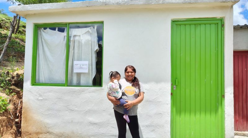 GOBIERNO DEL ESTADO ENTREGA 62 CUARTOS DORMITORIO EN ALAQUINES