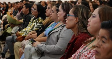 EL GOBERNADOR RICARDO GALLARDO RECONOCE A 297 TRABAJADORES DEL SISTEMA EDUCATIVO DEL SEER