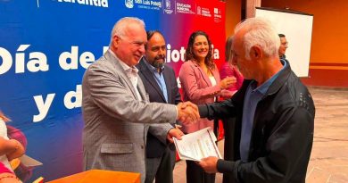 Reconoce Gobierno de la Capital a responsables de las bibliotecas municipales