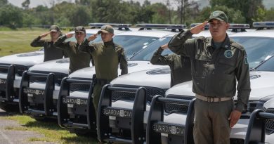 FAMILIAS DE LOS TRES OFICIALES CAÍDOS RECIBIRÁN UN MILLÓN DE PESOS Y UNA VIVIENDA