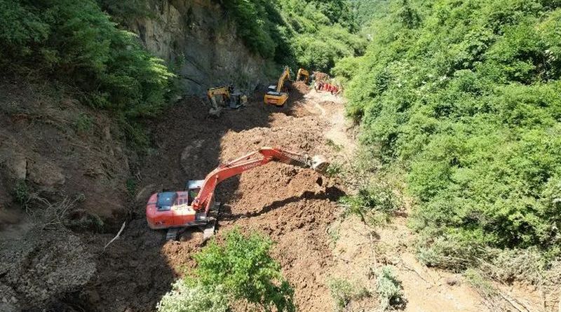 DESLIZAMIENTO DE TIERRA EN PROVINCIA DE CHINA DEJA 21 MUERTOS; SEPULTÓ A 33 PERSONAS