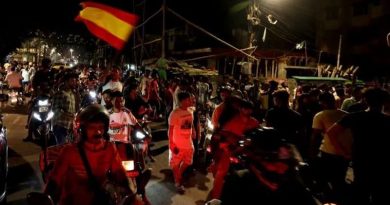 FUENTE COLAPSA EN ESPAÑA Y APLASTA A FANS EN PLENA FIESTA MUNDIALISTA; HAY UN MUERTO