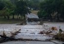 INUNDACIONES SÚBITAS EN TEXAS CAUSAN AL MENOS DOS MUERTES; RESCATAN A CIENTOS DE PERSONAS