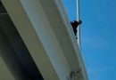 MUERE POLICÍA MUNICIPAL TRAS ARROJARSE DE PUENTE VIAL EN GUANAJUATO