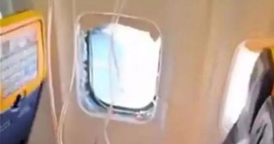 VENTANA DE AVIÓN SE DESPRENDE EN PLENO VUELO Y POR POCO SUCCIONA A UN PASAJERO