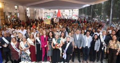 DIF Municipal coronó al Rey y Reina de Adultos Mayores 2026-2027