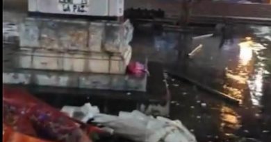 Los vientos y lluvia de ayer por la noche en Matehuala tuvieron consecuencias en el centro de la ciudad, inesperadamente se vino abajo la estatua de Benito Juárez que por muchos años fue parte de la plaza del mismo nombre a un costado de la Catedral principal de la ciudad